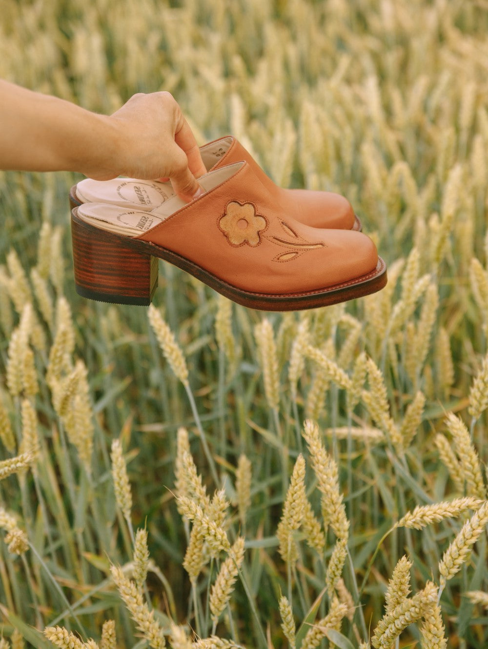 Flower Clogs Brown
