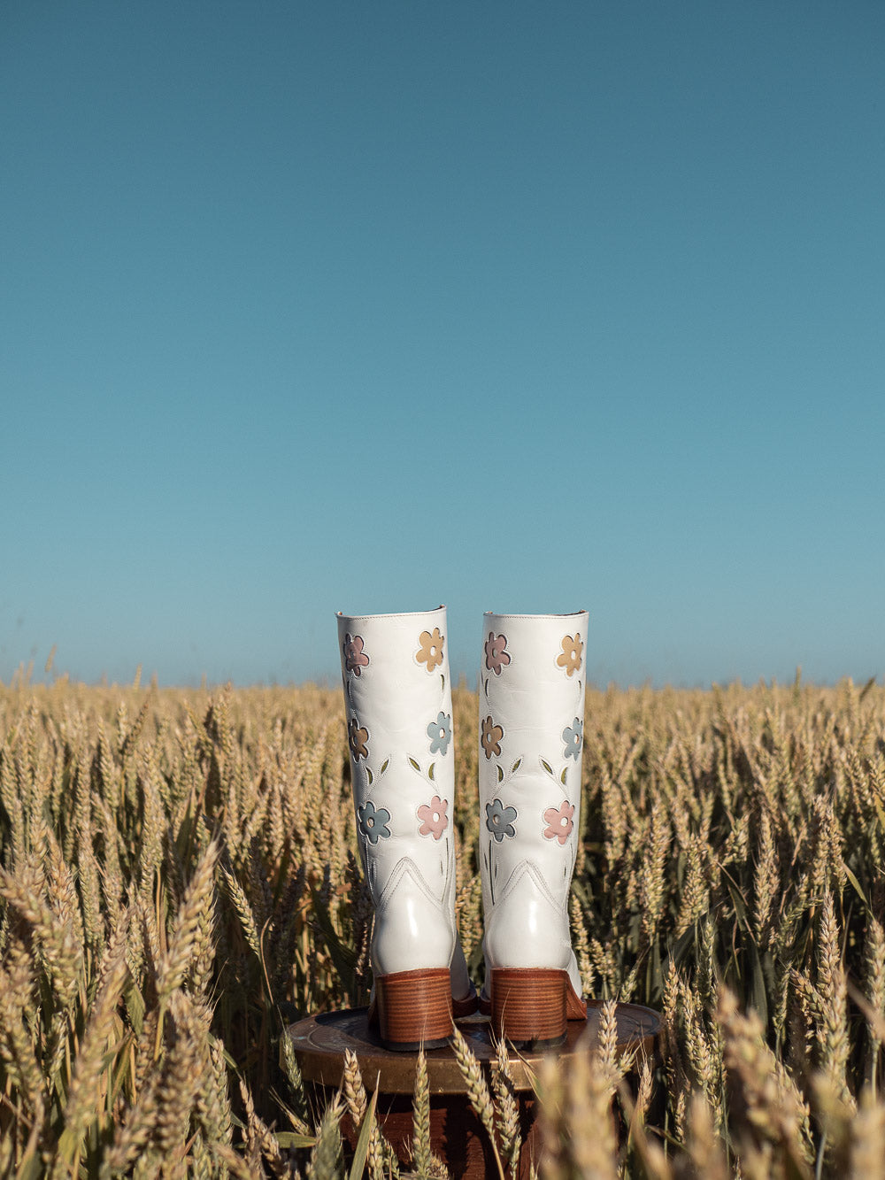 Sendra leather floral boots white