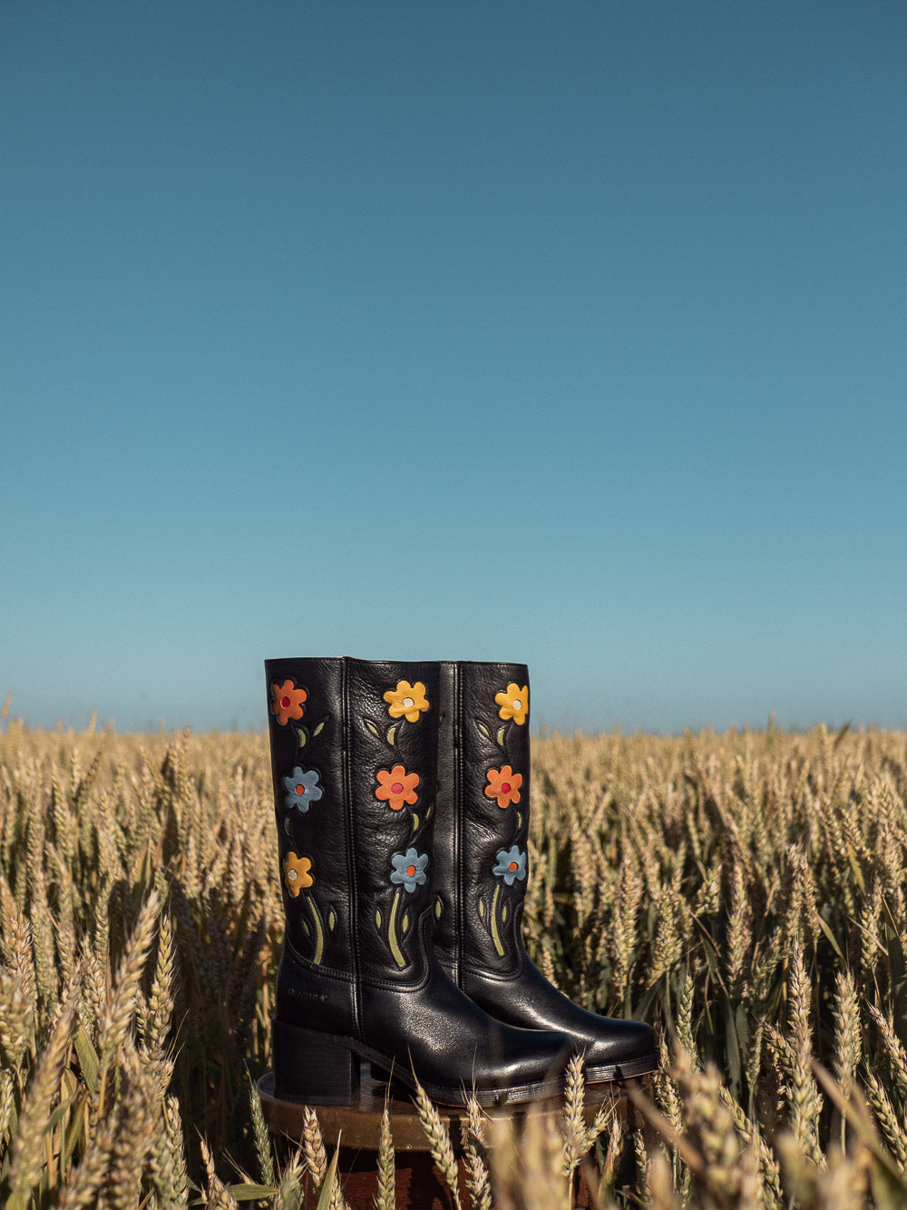 Sendra leather flower boots black