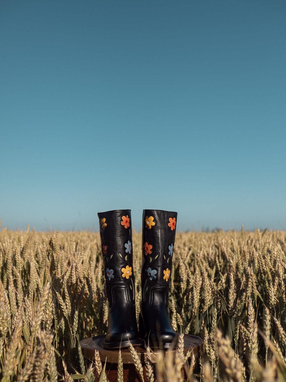 Sendra leather flower boots black