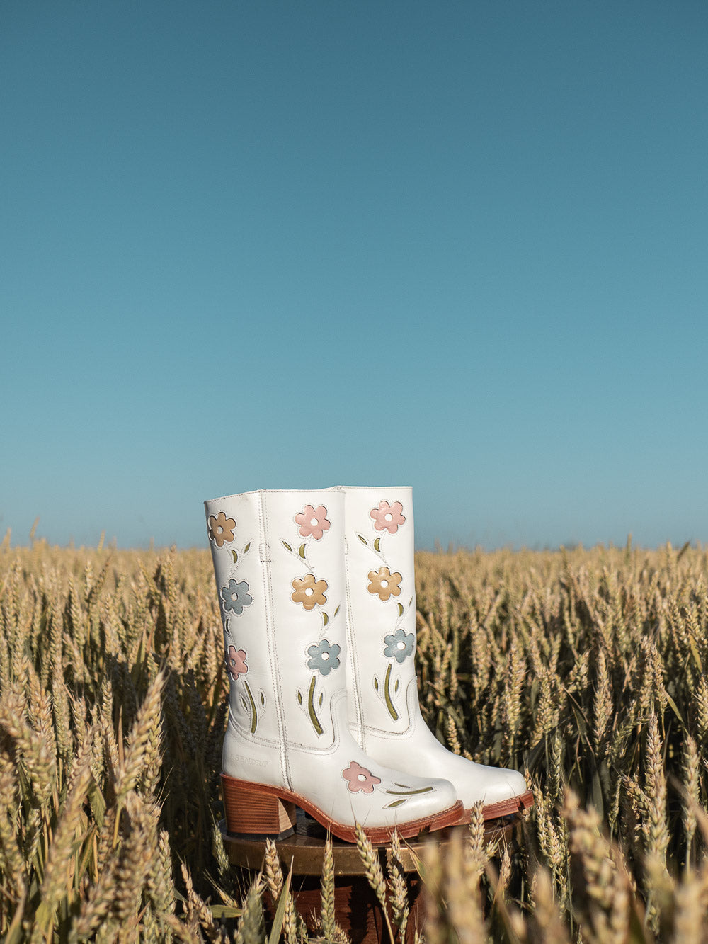 Sendra leather floral boots white